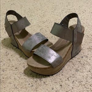 Pierre Dumas Hester sandals- OTBT knockoff